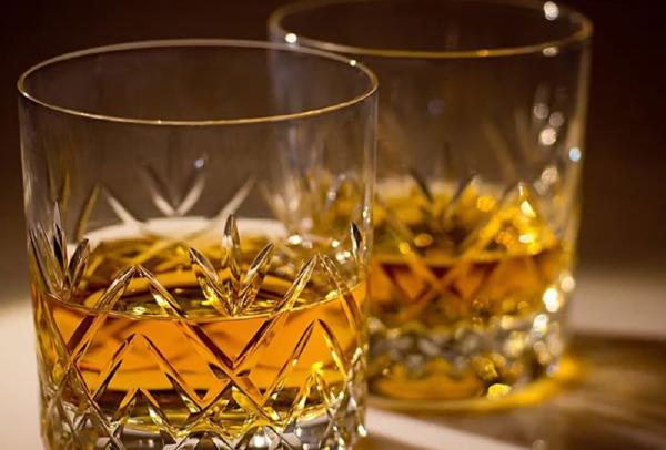 Sự khác biệt giữa Blended Scotch Whisky và Single Malt Scotch Whisky